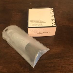 Mary Kay Mineral Powder Foundation Ivory 1 & Brush